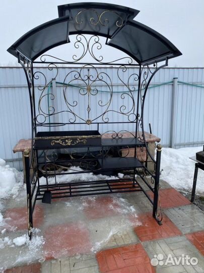 Мангал с крышей