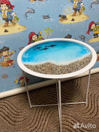 Прикроватный столик