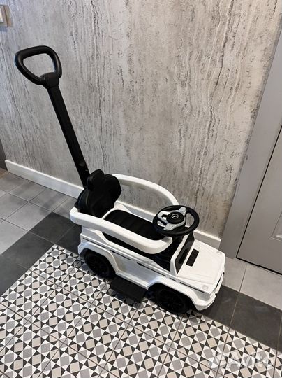 Детская машинка каталка с ручкой mercedes