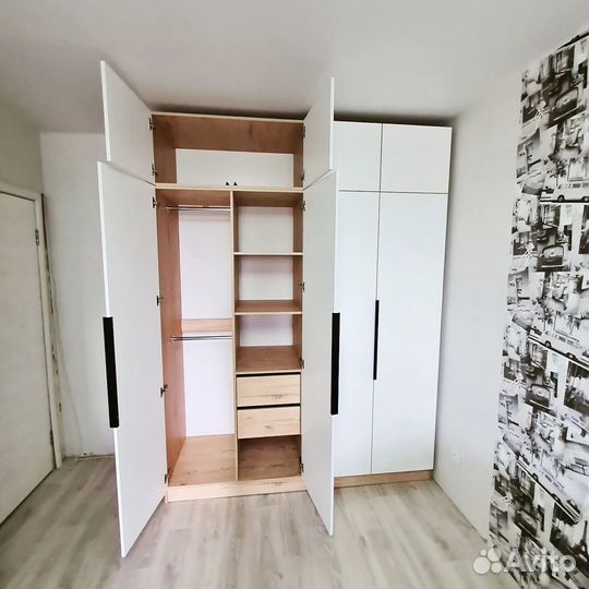 Шкаф встроенный распашной