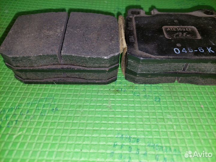 Колодки тормозные передние Mercedes-Benz W124