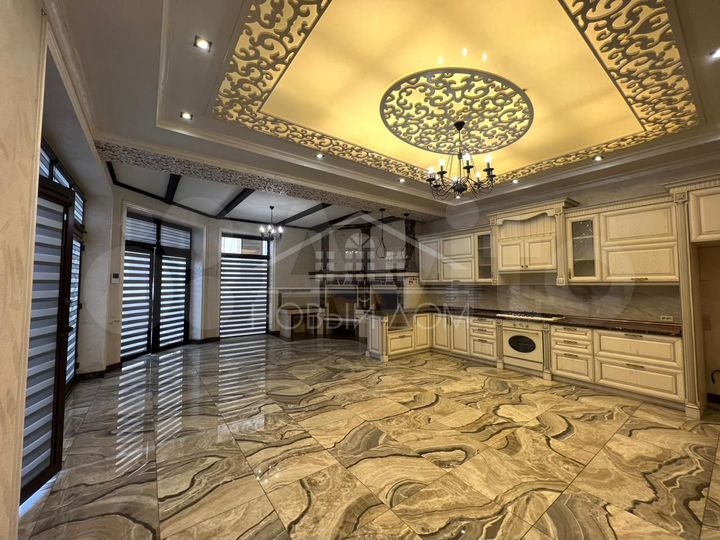 Дом 409,2 м² на участке 5,6 сот.