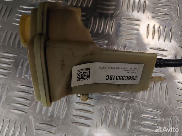 Бачок гура на Ford Fusion