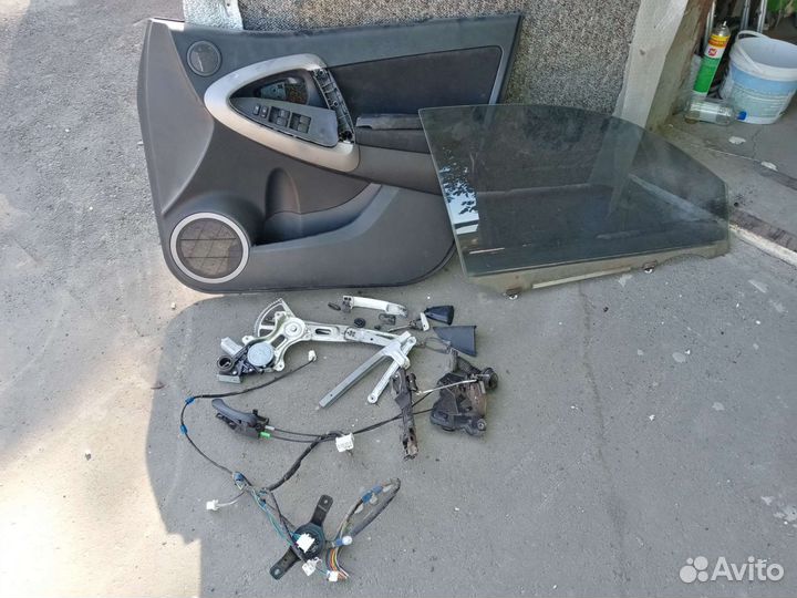 Обшивка передний пасажирской двери rav 4