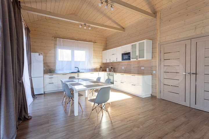 Дом 204 м² на участке 11 сот.