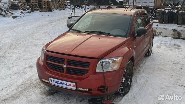 Уплотнитель стекла двери задней левой Dodge Calibe