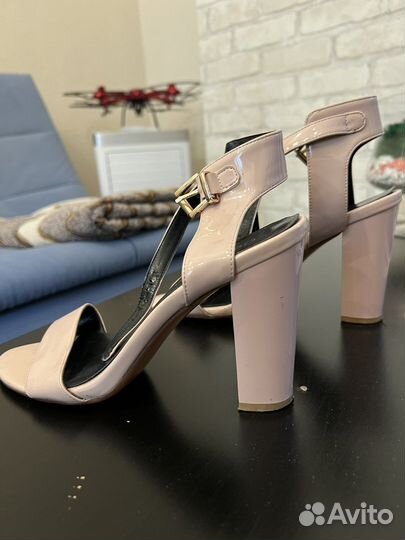 Босоножки женские