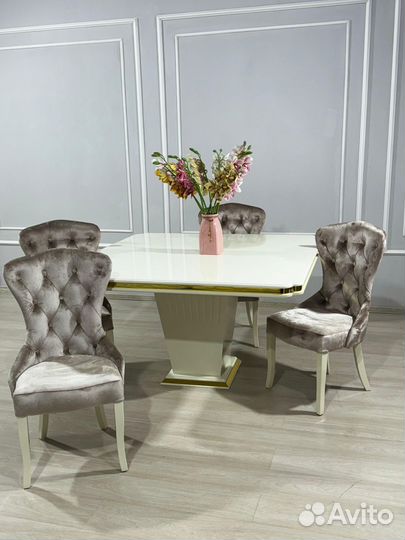 Стол и стулья