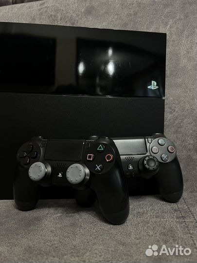 Прошитая PS4, 2 геймпада, 500GB, больше 2000 игр