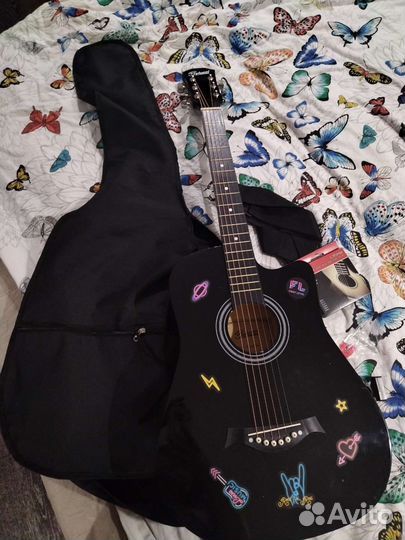 Акустическая гитара
