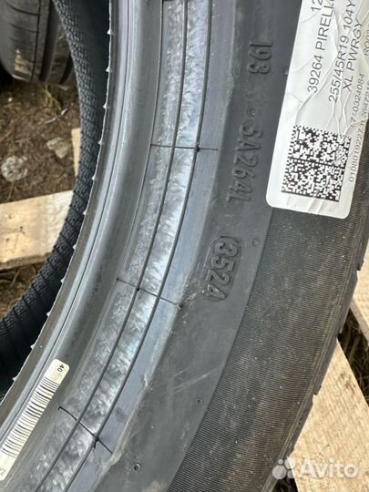 Pirelli Powergy 255/45 R19 104Y
