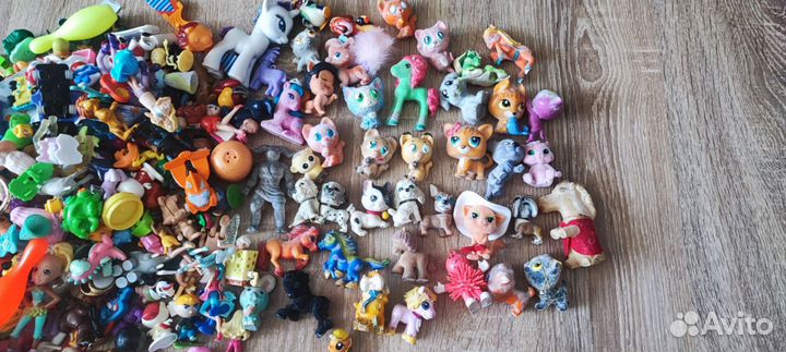 Коробка игрушек из киндер