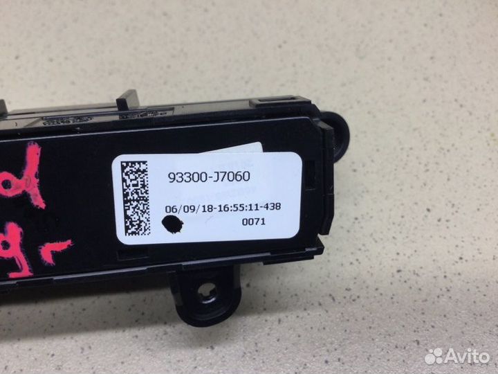 Блок кнопок Kia Ceed универсал G4FC 2019