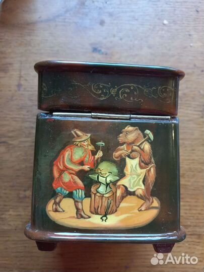 Шкатулка сундучок с перламутром (Федоскино)