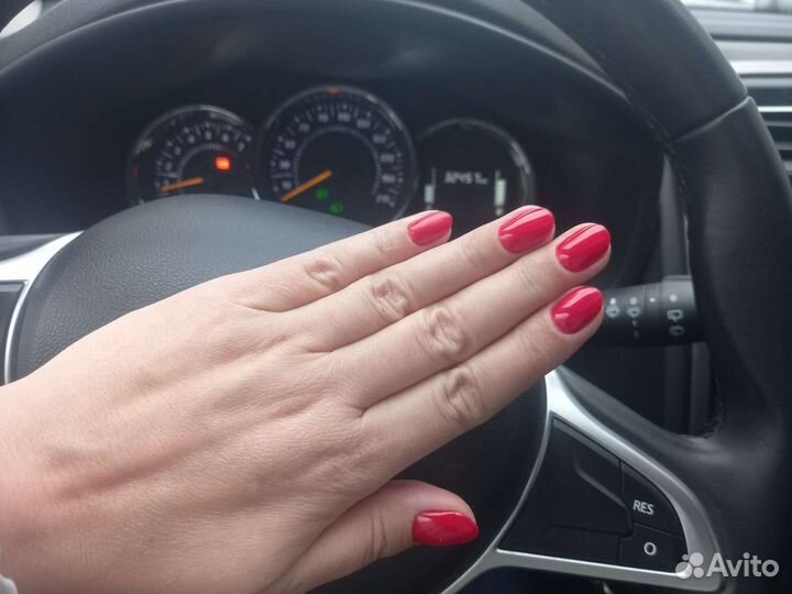 Маникюр с покрытием гель-лаком