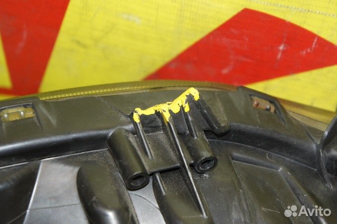 Фара Toyota Vitz