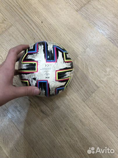 Футбольный мяч adidas uniforia