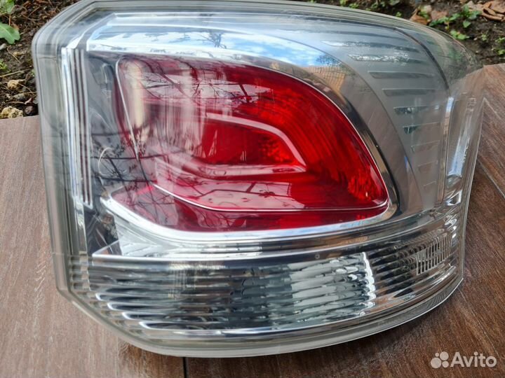Оригинал Фонарь задний правый Outlander 3