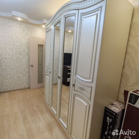 Шкаф распашной бу беж