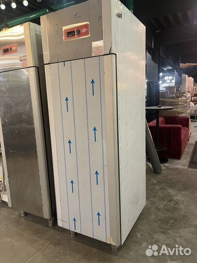 Холодильный шкаф