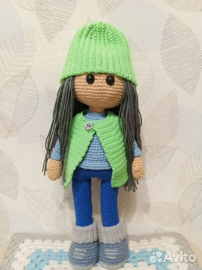 Вязаная кукла ручной работы