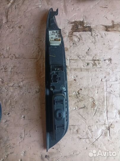 Блок управления стеклоподъемниками Mazda 6gg