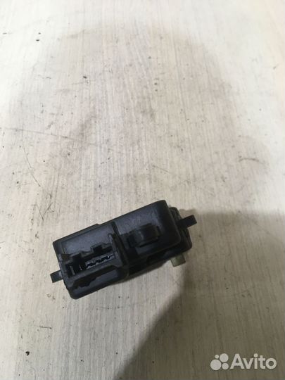 Мотор заслонки печки Volkswagen Sharan 2000-2006