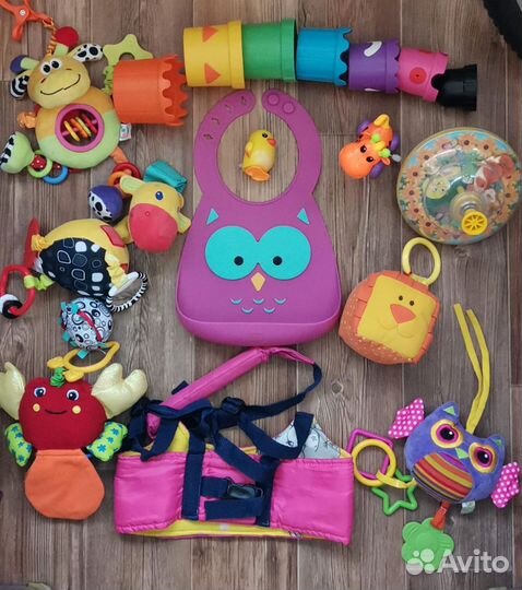 Вожжи, брендовый нагрудник и развивающие игрушки