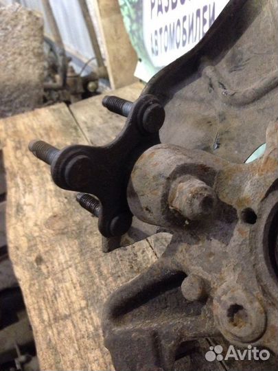 Кулак поворотный передний левый Skoda Yeti