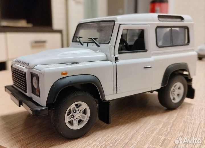 Модель автомобиля Land Rover 1:24