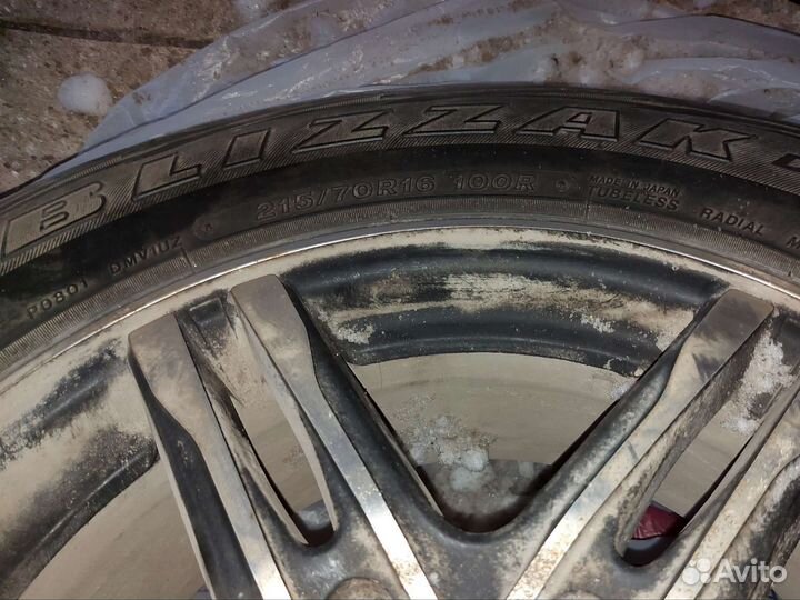 Bridgestone Blizzak DM-V1 215/70 R16