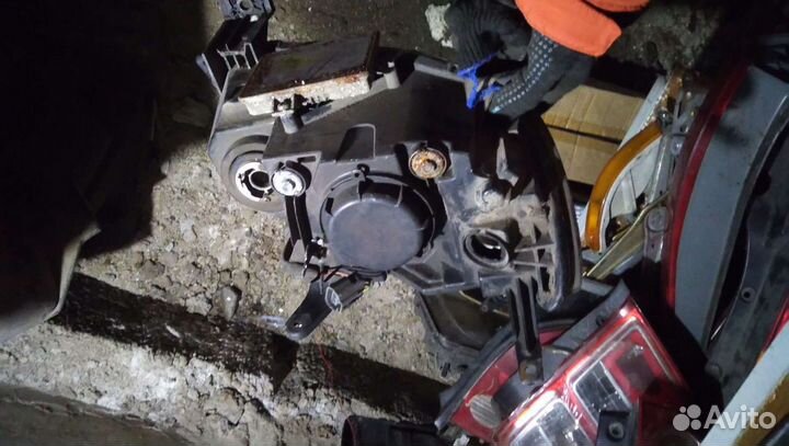 Mazda Demio 02-05 DY, фара левая