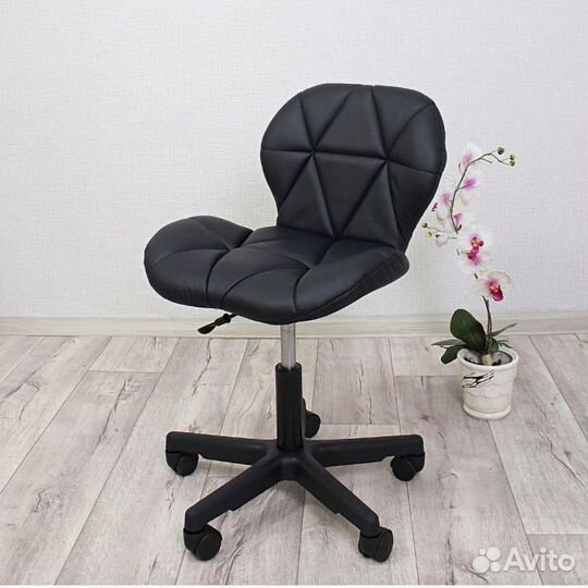 Стул мастера Ракушка на колсиках