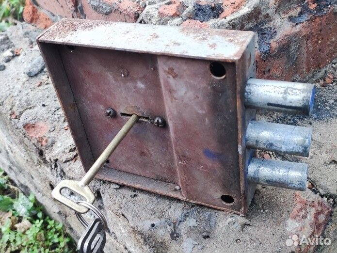 Замок дверной накладной б/у