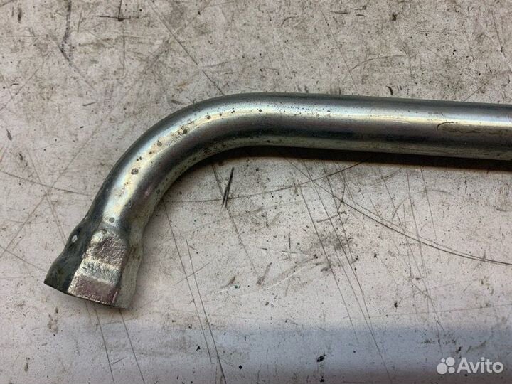 Болт крепления запасного колеса Skoda Octavia (A5