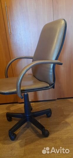 Компьютерное кресло