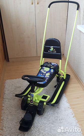 Детский снегокат с ручкой и колесами