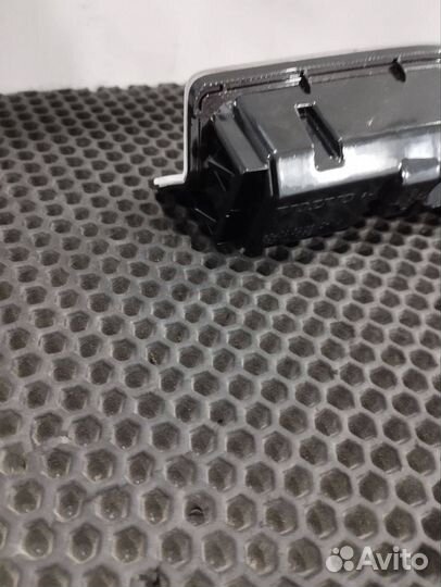 Плафон двери правой Volvo FH5 84810911