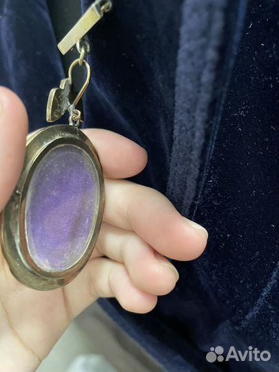 Локет Викторианской эпохи, гранаты