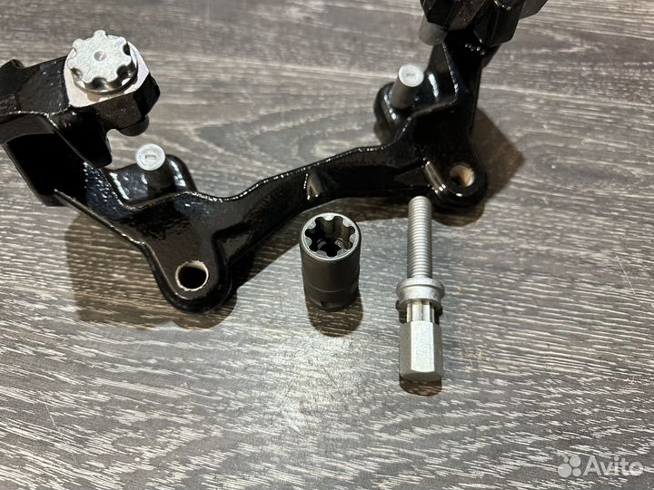 Комплект головок суппорта TRW audi S5