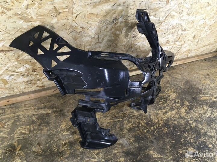 Кронштейн бампера передний правый Mercedes-Benz