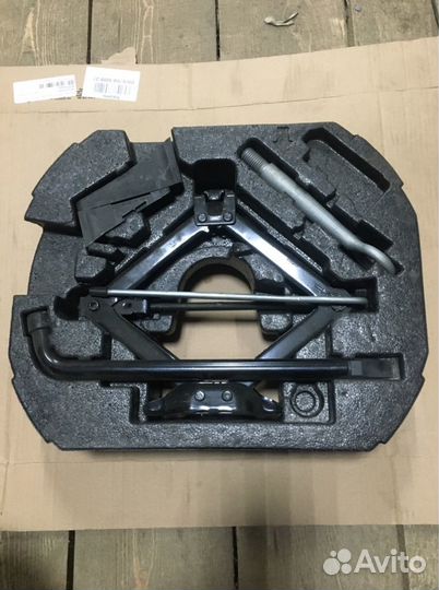 Набор инструментов Домкрат Jaguar Xf X250