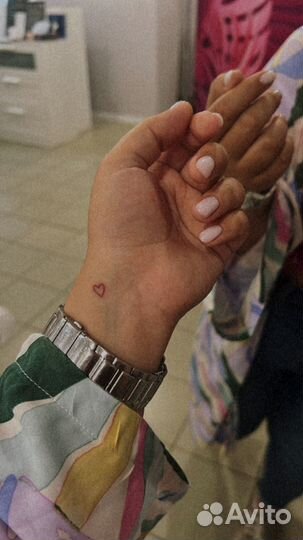 Модель на мини тату