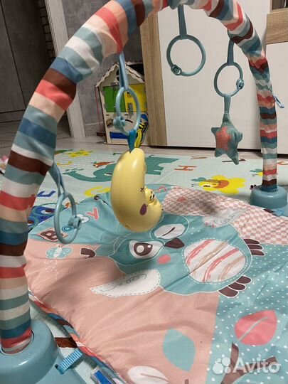 Развивающий коврик с пианино