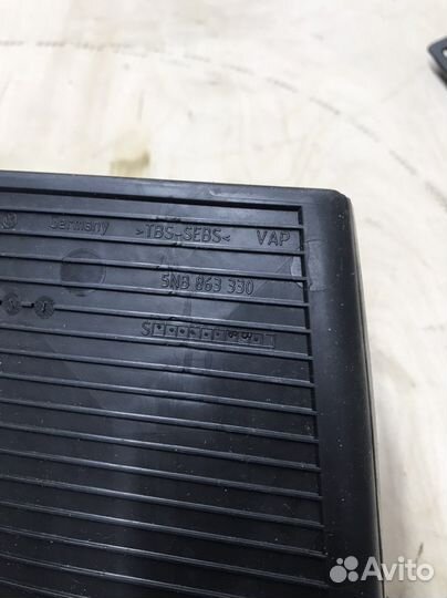 Коврик,вставка в центральную консоль Tiguan 2