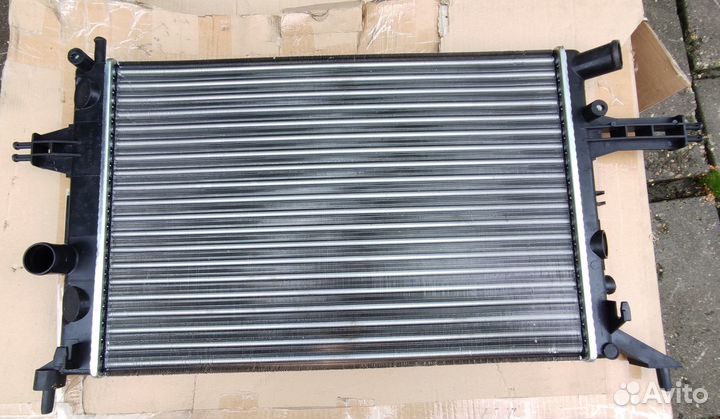 Радиатор Opel Astra behr-hella 8MK376720421