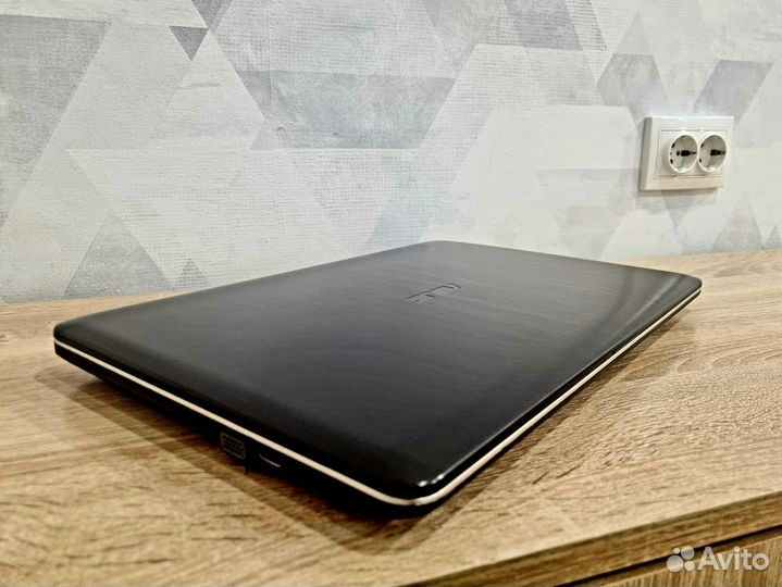 Шустрый ноутбук Asus\ 15.6