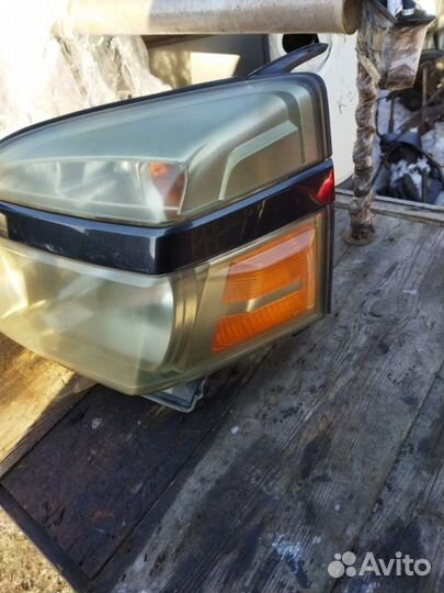 Фара передняя левая Toyota Noah AZR60