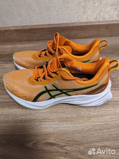 Беговые кроссовки Asics Novablast 3 le