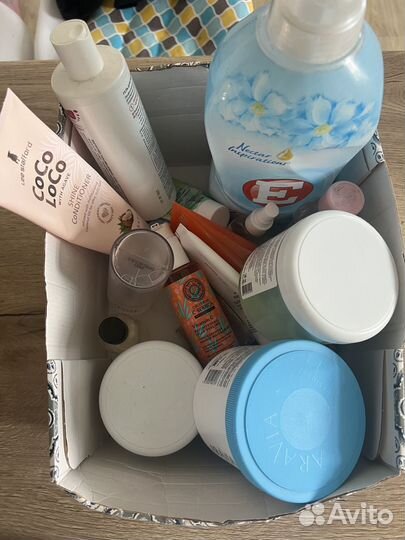 Огромная коробка косметики